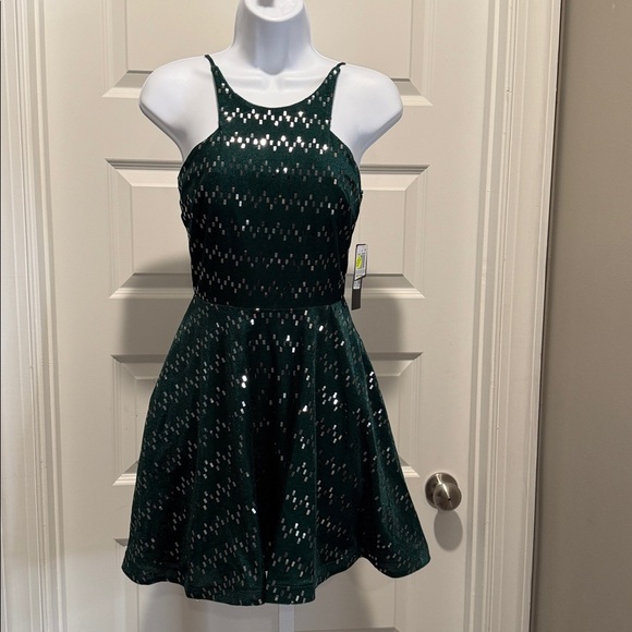 City Studio Green Metallic Fit &‎ Flare Dress Size 1 NWT Holiday Party Glam - Picture 3 of 10